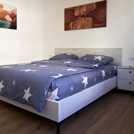 Central Beach Apartment Sarandë エクステリア 写真
