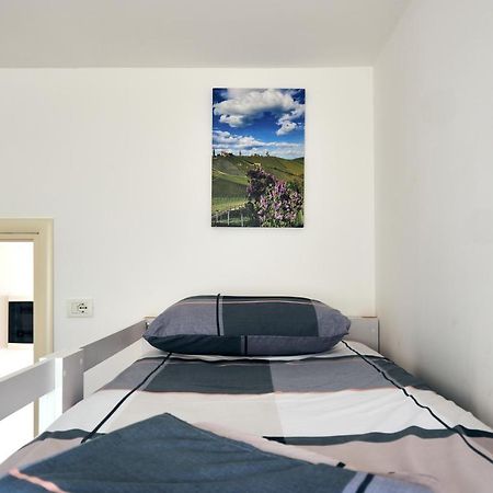 Central Beach Apartment Sarandë エクステリア 写真