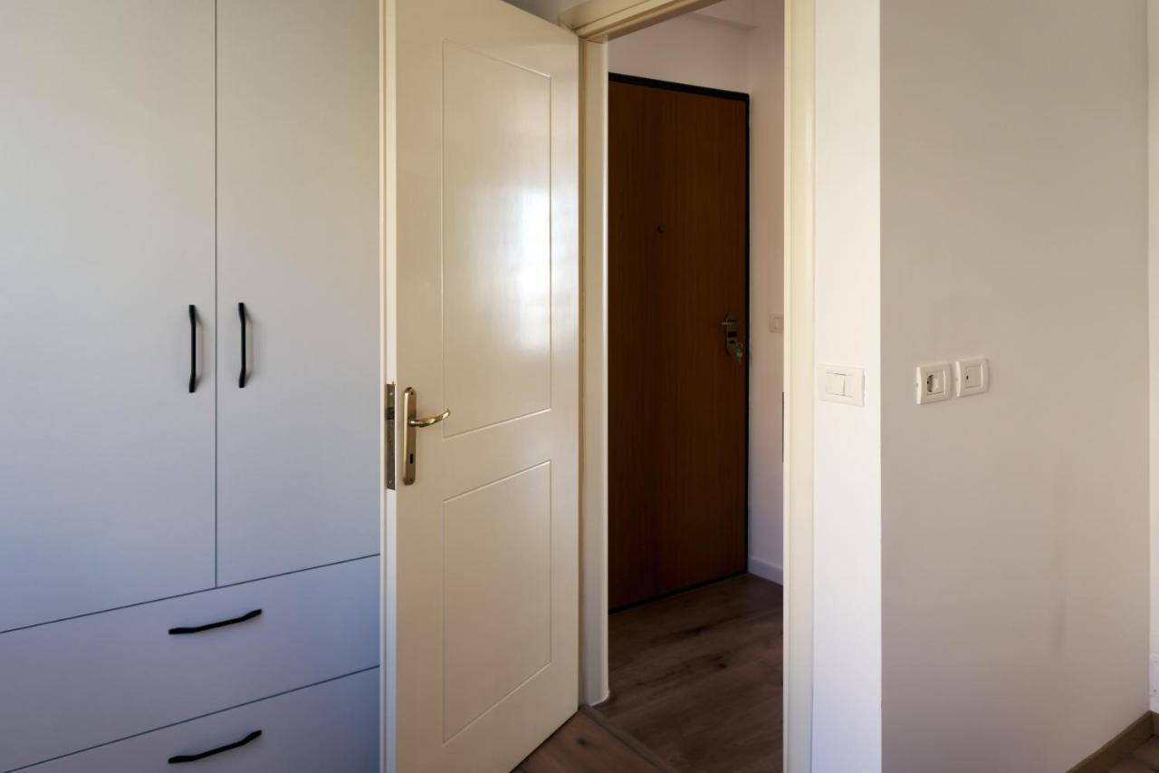 Central Beach Apartment Sarandë エクステリア 写真