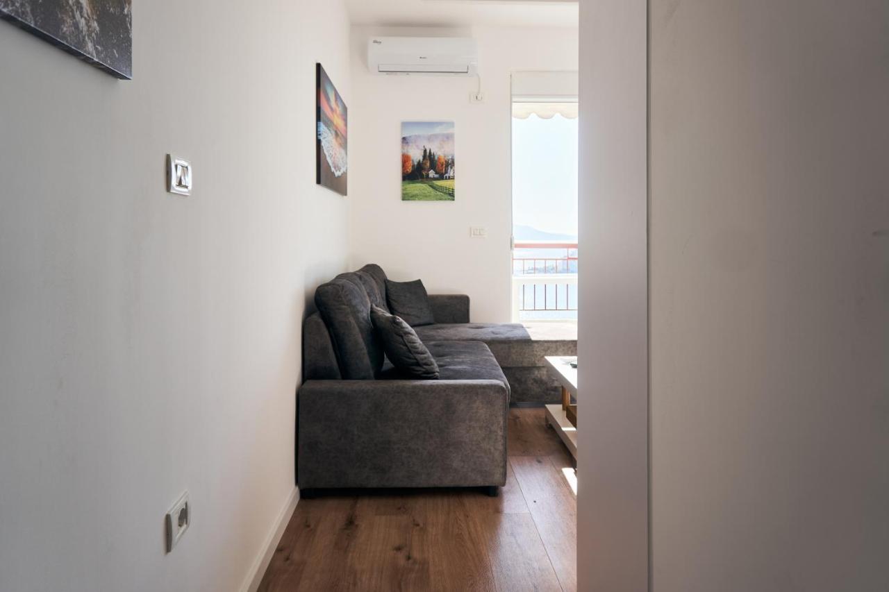 Central Beach Apartment Sarandë エクステリア 写真