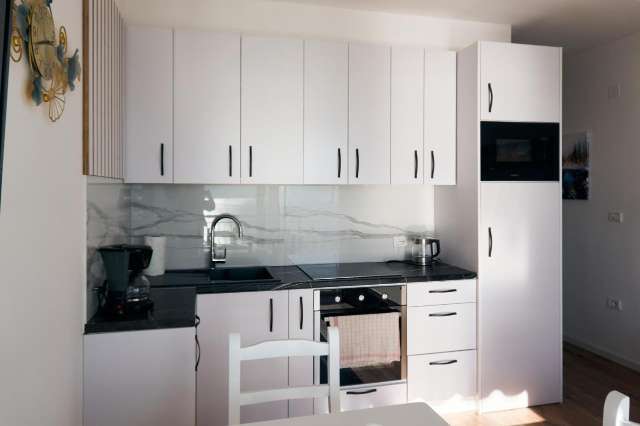Central Beach Apartment Sarandë エクステリア 写真