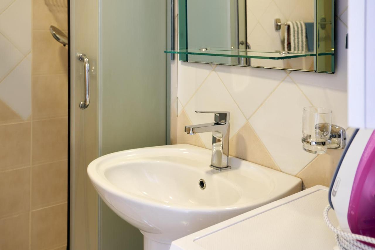 Central Beach Apartment Sarandë エクステリア 写真