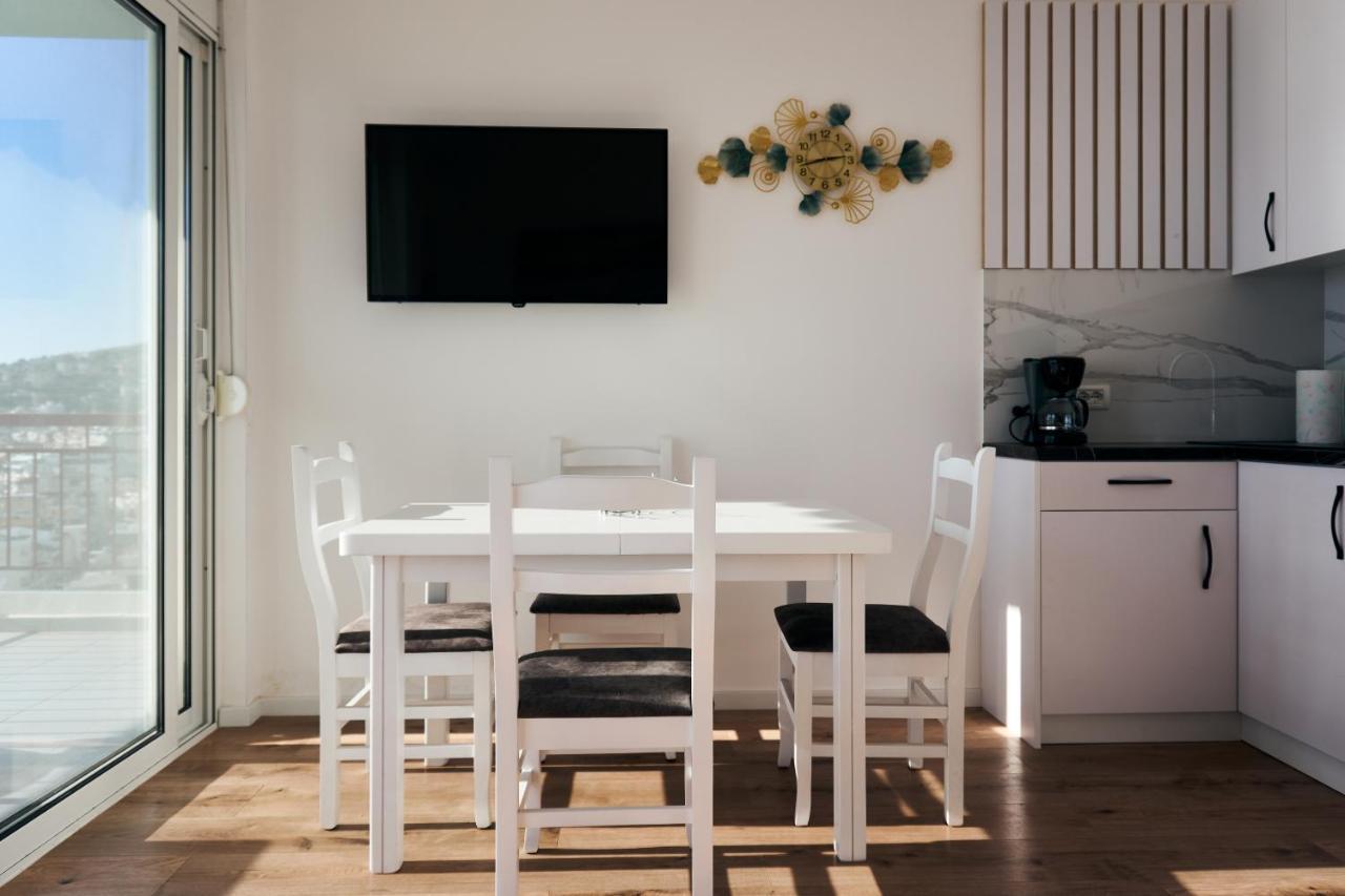 Central Beach Apartment Sarandë エクステリア 写真