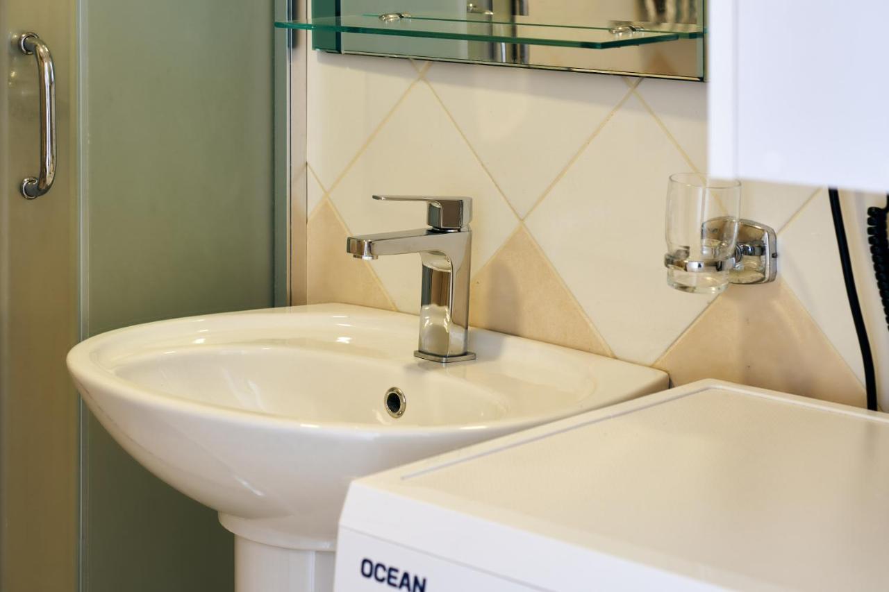Central Beach Apartment Sarandë エクステリア 写真