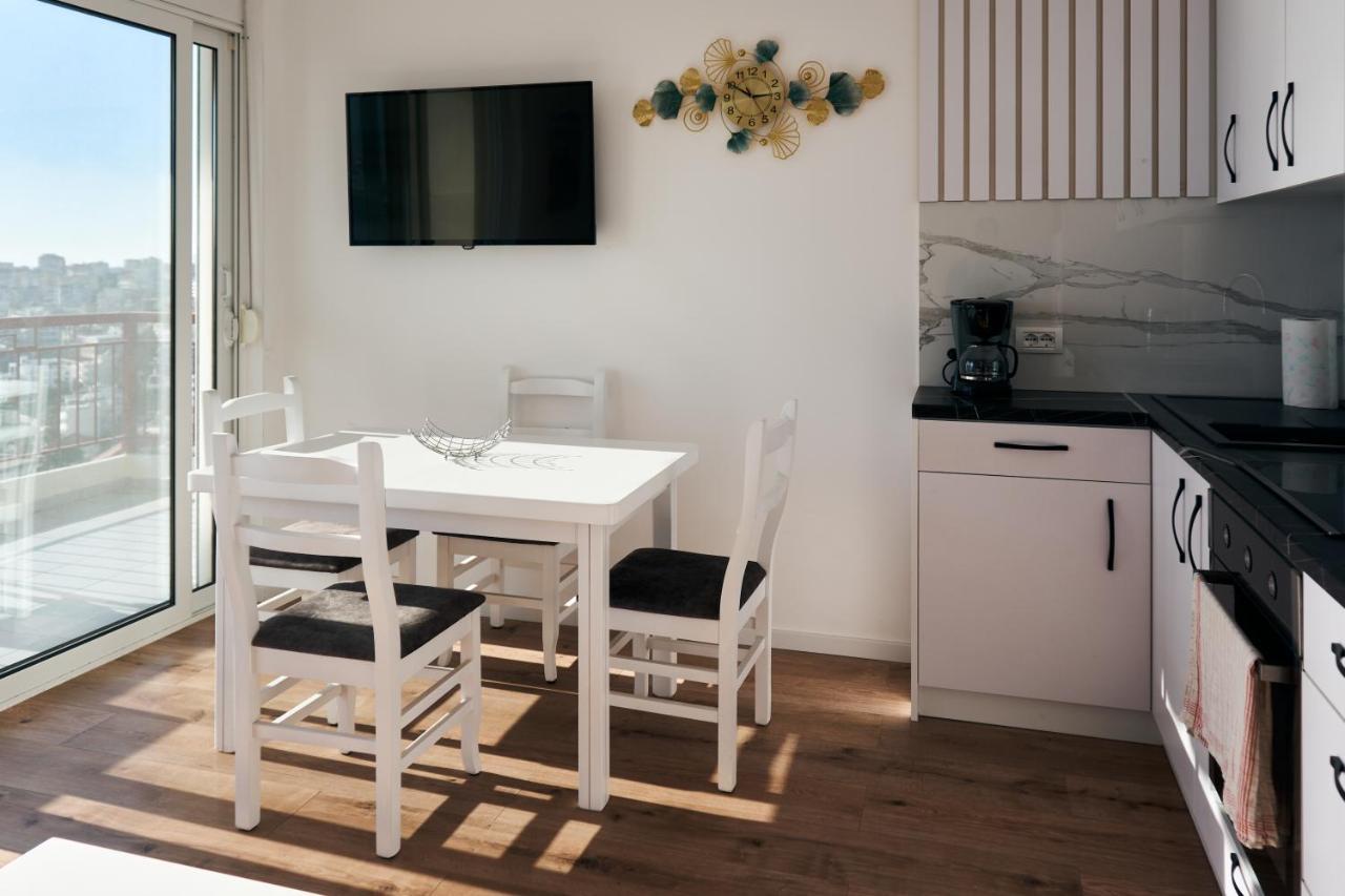 Central Beach Apartment Sarandë エクステリア 写真