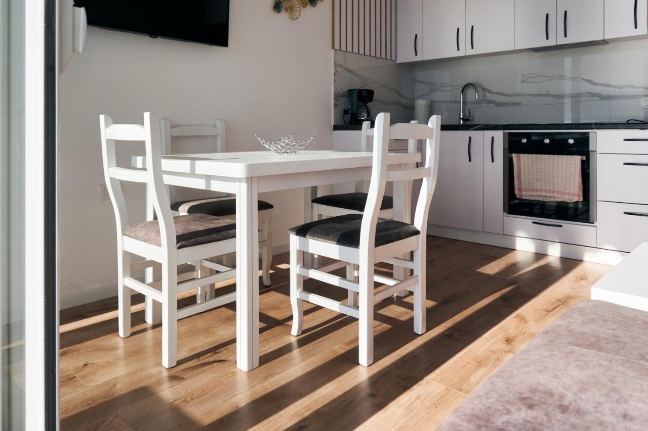 Central Beach Apartment Sarandë エクステリア 写真